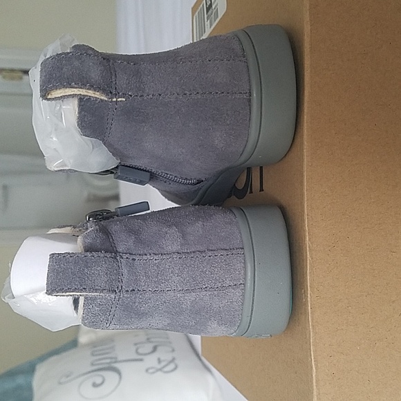 UGG T Hamden II Kids Size 11 - Picture 3 of 5